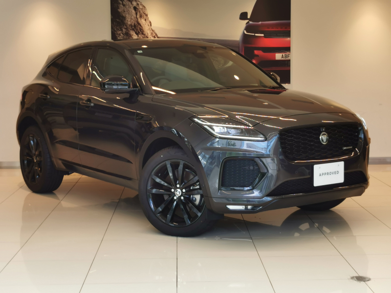 ジャガー E-PACE Rダイナミックブラック 2.0L D200 AWD 登録済未使用車 白革シート サンルーフ フロントシートヒーター＆クーラー、リアシートヒーター MERIDIANサウンド クリアサイトインテリアリアビューミラー ワイヤレスデバイスチャージング ブラックエクステリアパック